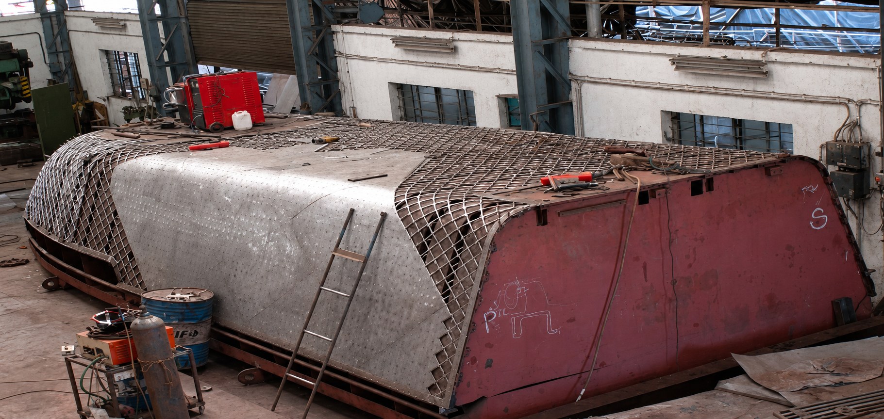 Selecting Materials for Defence & Marine: From 316Ti to Marine-Qualified Welds